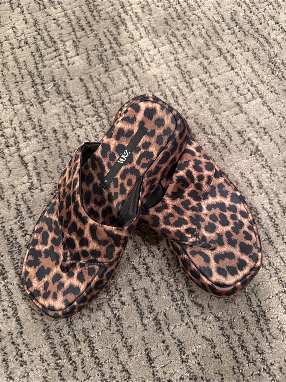 Zara Leopard-Print flip flops in size 38 or women’s 8. Worn once.